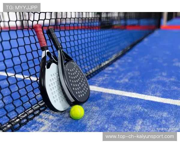 壁球选手反手抽击刁钻无比